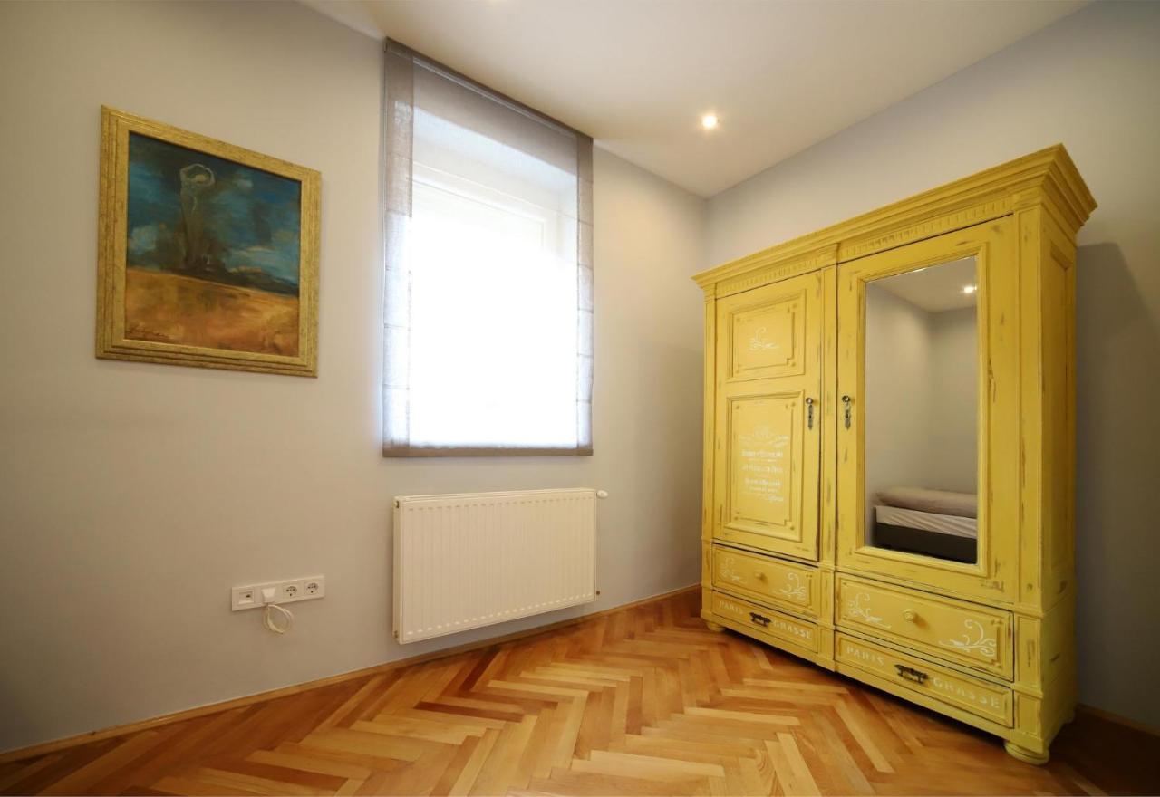 Denis Apartman Apartamento Eger Exterior foto